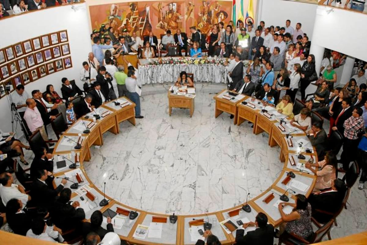 Con la presencia del gobernador Richard Aguilar y presididos por el alcalde Luis Francisco Bohórquez, tomó posesión el Concejo municipal. (Foto: César Flórez/VANGUARDIA LIBERAL)