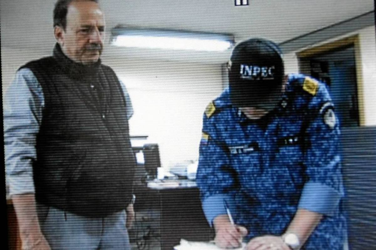 Luis Alberto Gil y Alfonso Riaño llegarían hoy a la capital santandereana, luego de ser liberados ayer tras cumplir las tres quintas partes de su condena. (Foto: Colprensa / VANGUARDIA LIBERAL)