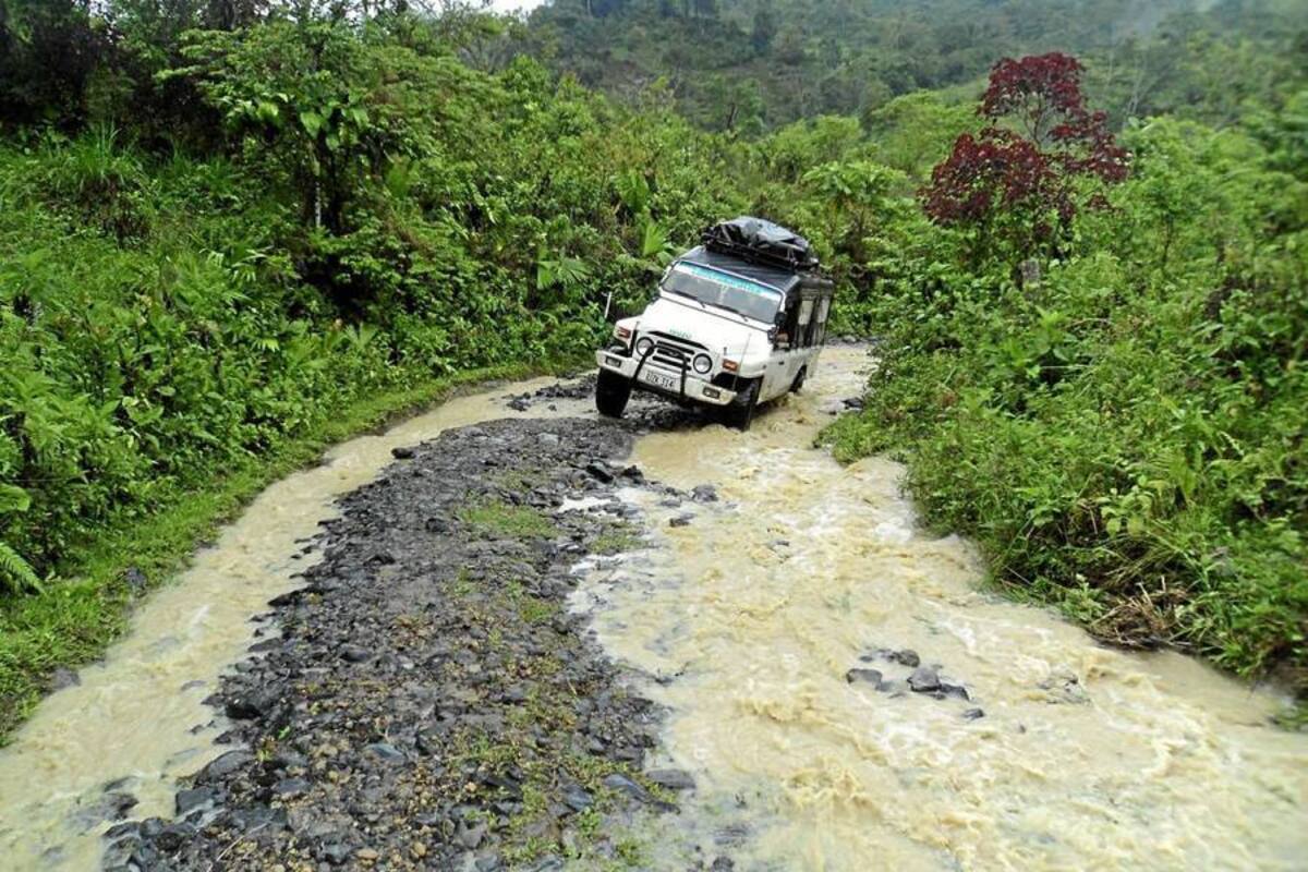 Cada vez son más grandes las grietas y el deterioro de las carreteras por las constantes lluvias en el corregimiento de San Pablo. El exceso de humedad hace que cada vez las vías se vean más afectadas y sean más susceptibles a eventuales deslizamientos. (Foto: Suministrada /VANGUARDIA LIBERAL )