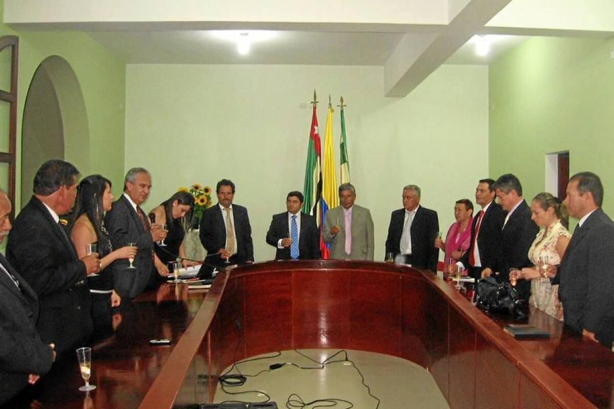 Después de cuatro años sesionando en la Casa de la Cultura de este municipio los concejales de Puente Nacional inauguraron el nuevo recinto del concejo en el palacio municipal. (Foto: Paola Ardila Pinto /VANGUARDIA LIBERAL )