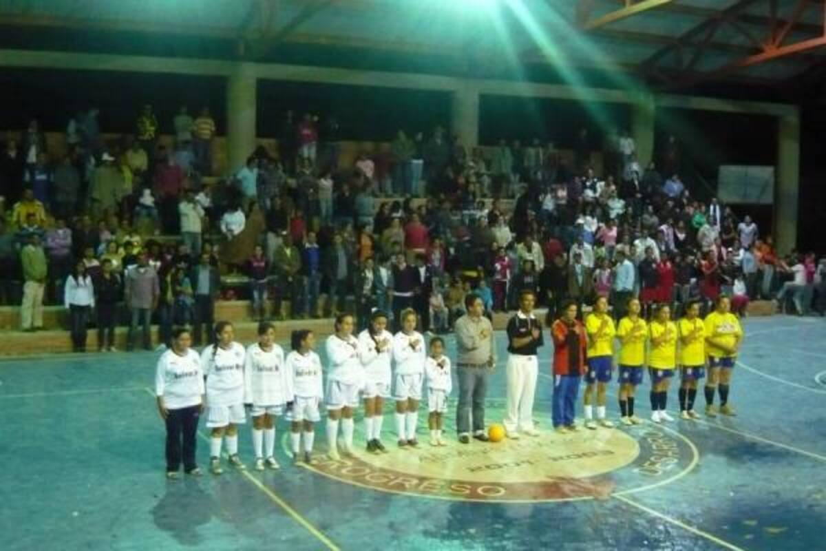 Aspectos de la clausura de los juegos de la Amistad Bolivarense realizada en el coliseo Cubierto con la presencia del mandatario local Noé Alexander Medina Sosa. (Foto: Suministrada/VANGUARDIA LIBERAL)