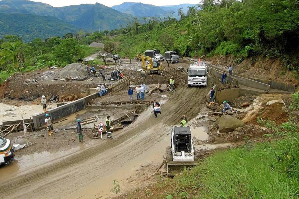 A un solo carril se encontraba hasta ayer la vía Barrancabermeja-Bucaramanga en el tramo conocido como el Falso Túnel. (Foto: Archivo/VANGUARDIA LIBERAL)