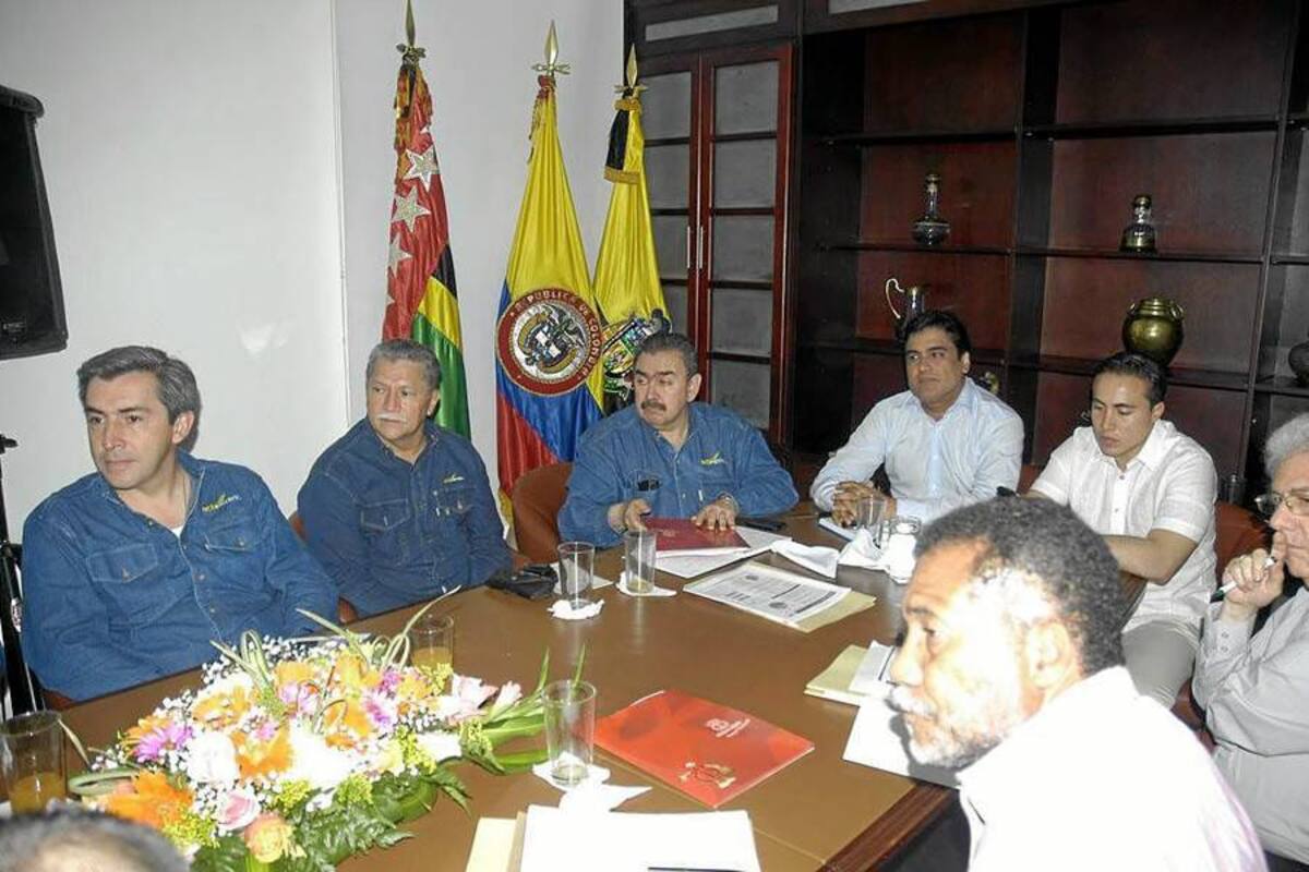 A la reunión, entre otros, también asistió el gobernador de Santander, Richard Aguilar Villa, quien junto al alcalde de Barrancabermeja, Elkin Bueno Altahona, se convirtieron en los dos nuevos miembros del Gran Acuerdo Social. (Foto: Edgar Pernett/VANGUARDIA LIBERAL)