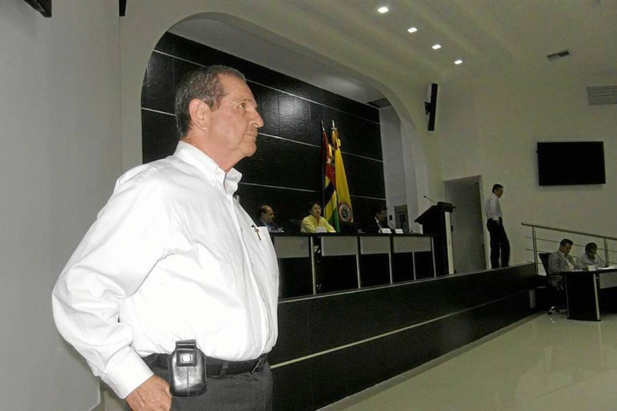 En la Asamblea Departamental, Alberto Alarcón French, presidente y fundador de Hogares CREA, expuso las difíciles condiciones presupuestales por las que atraviesa dicha entidad. Él les hizo un angustioso llamado a los diputados para que “se unan a su causa” y lideren una campaña que permita que esta institución, que durante 27 años él ha dirigido, no cierre sus puertas de manera definitiva. (Foto: Javier Gutiérrez / VANGUARDIA LIBERAL)