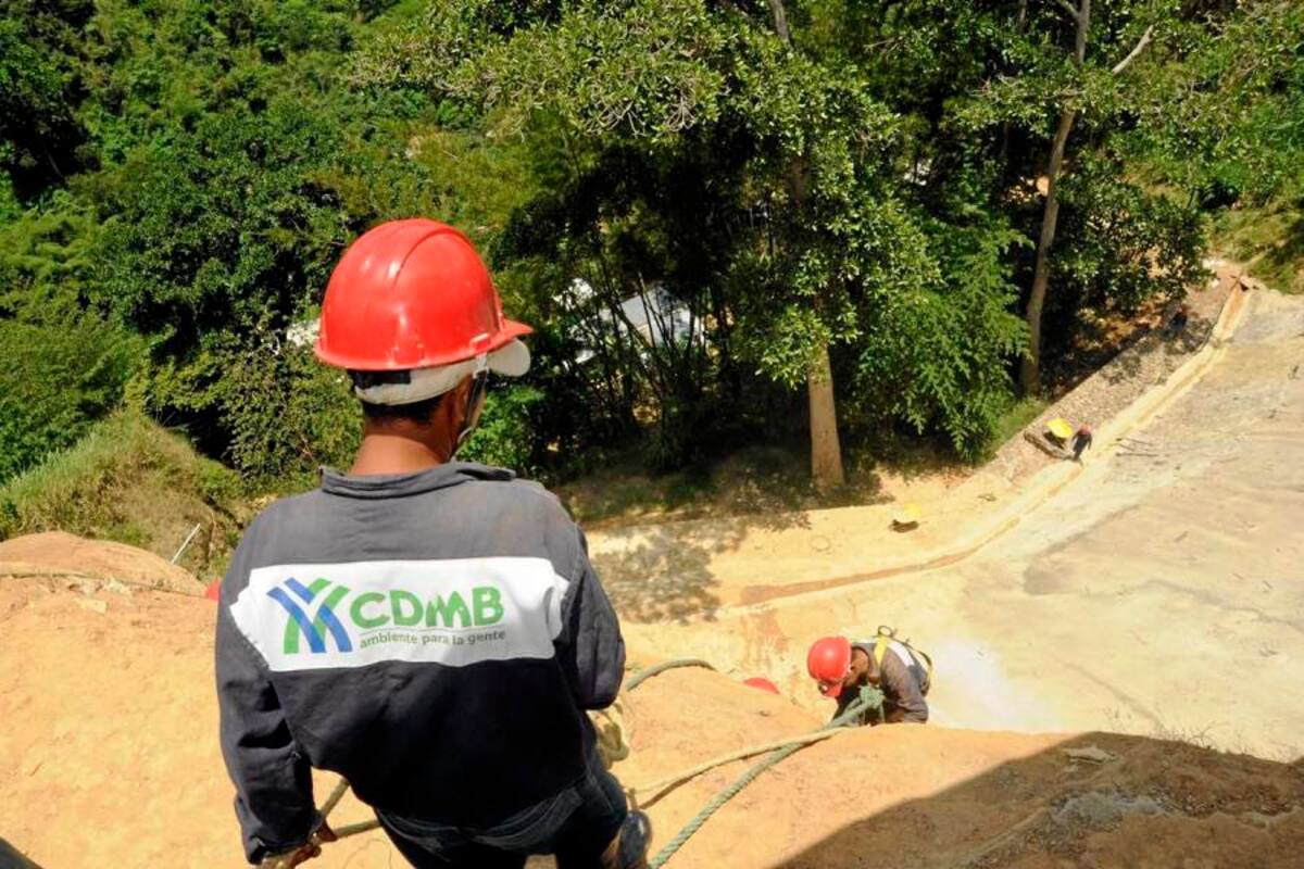 La construcción de la pantalla anclada, en el barrio ‘Alfonso López’, tiene un valor de $450 millones. (Foto: / VANGUARDIA LIBERAL)