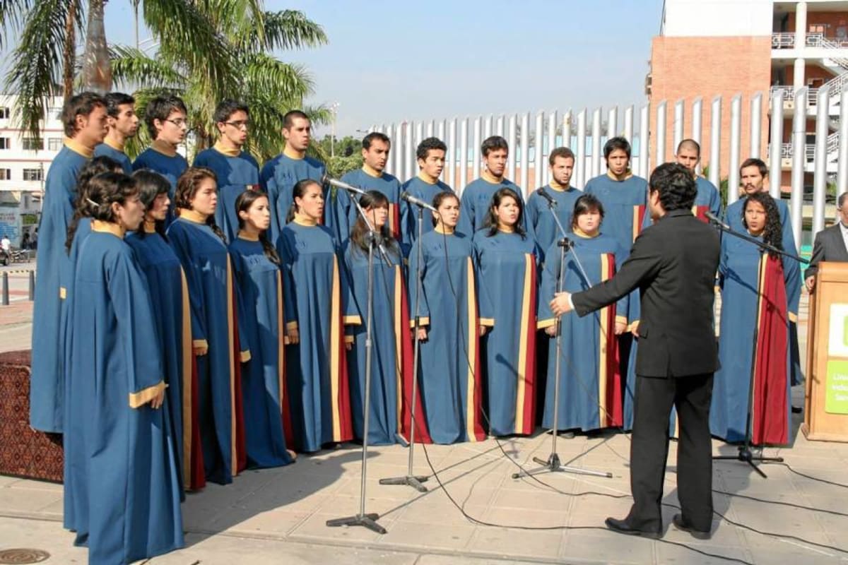 Rinden homenaje a los 50 años de la coral UIS