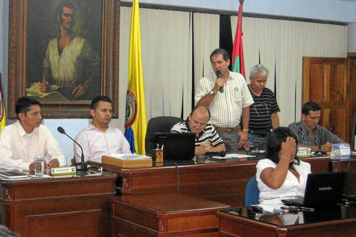 El alcalde, Humberto Corzo se refirió a su visita al Japón, donde se mostró la experiencia productiva del gremio panelero de la región, gracias a un convenio entre el gobierno extranjero y el colombiano, al señalar que para el año entrante debería ir una comisión del Socorro donde esté el presidente del Concejo. (Foto: Nancy Gómez /VANGUARDIA LIBERAL )