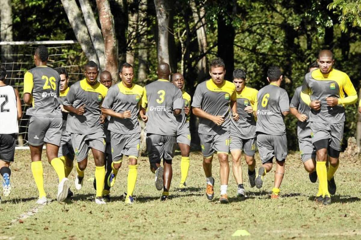 Con la mayor parte de la plantilla empezó ayer el Atlético Bucaramanga la fase final de la pretemporada que se extenderá hasta los primeros días de febrero, cuando comiencen las competencias oficiales en 2013. (Foto: César Flórez / VANGUARDIA LIBERAL )