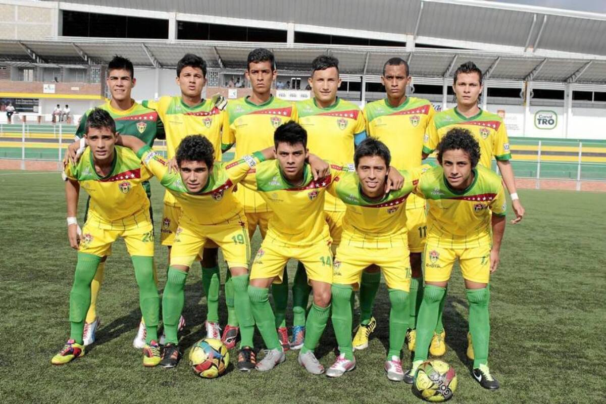 El balompié santandereano está ávido de buenas noticias y la selección juvenil asumió el compromiso de coronarse campeón, después de 32 años, del Campeonato Nacional. (Foto: Archivo / VANGUARDIA LIBERAL)