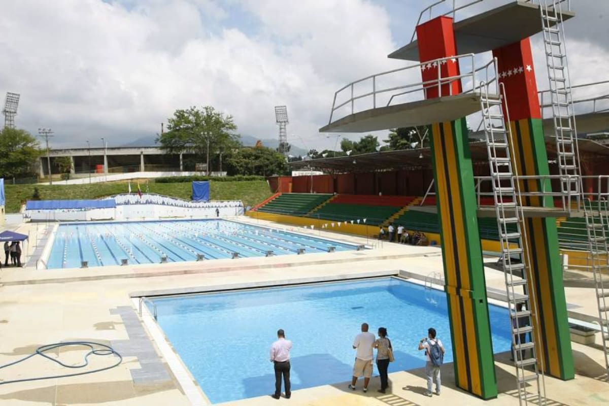 Así se ve, después de tres años de trabajos con aplazamientos y demoras la piscina olímpica de la Unidad Deportiva Alfonso López, que recibió adecuaciones locativas y que ya está habilitada para la competencia. (Foto: César Flórez / VANGUARDIA LIBERAL)