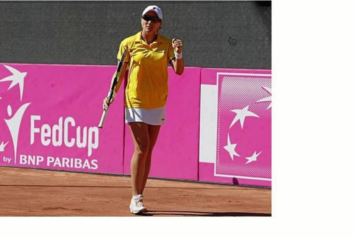 Aunque la risaraldense Catalina Castaño perdió el primer partido del duelo de ayer ante Brasil, Colombia logró vencer al equipo local y se clasificó a la final de la Zona Americana I de la Copa Federación de Tenis, que se disputa en Curitiba, Brasil, instancia en la que rivalizará ante Argentina. (Foto: Tomada de Internet / VANGUARDIA LIBERAL)