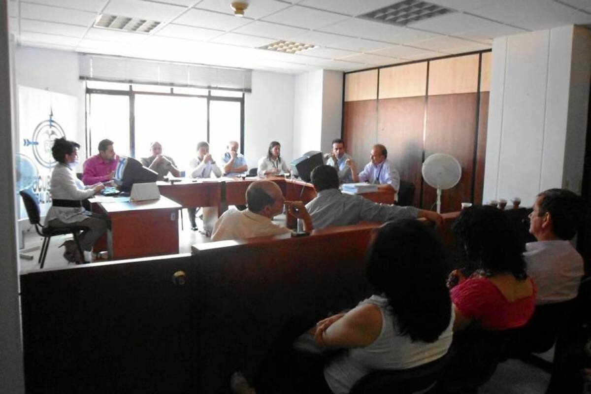 La reunión se efectuó en las instalaciones de la Procuraduría Provincial de San Gil entre comunidad de Galán, autoridades civiles de esa localidad, y delegados de la Gobernación de Santander, el Viceministerio de aguas, la CAS y Procuraduría. (Foto: Nancy Acuña R /VANGUARDIA LIBERAL)