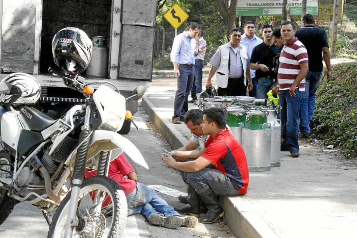 La captura de los tres delincuentes se produjo ayer a las 9:00 de la mañana en el sector industrial de Chimitá. (Foto: Jaime del Río/VANGUARDIA LIBERAL )