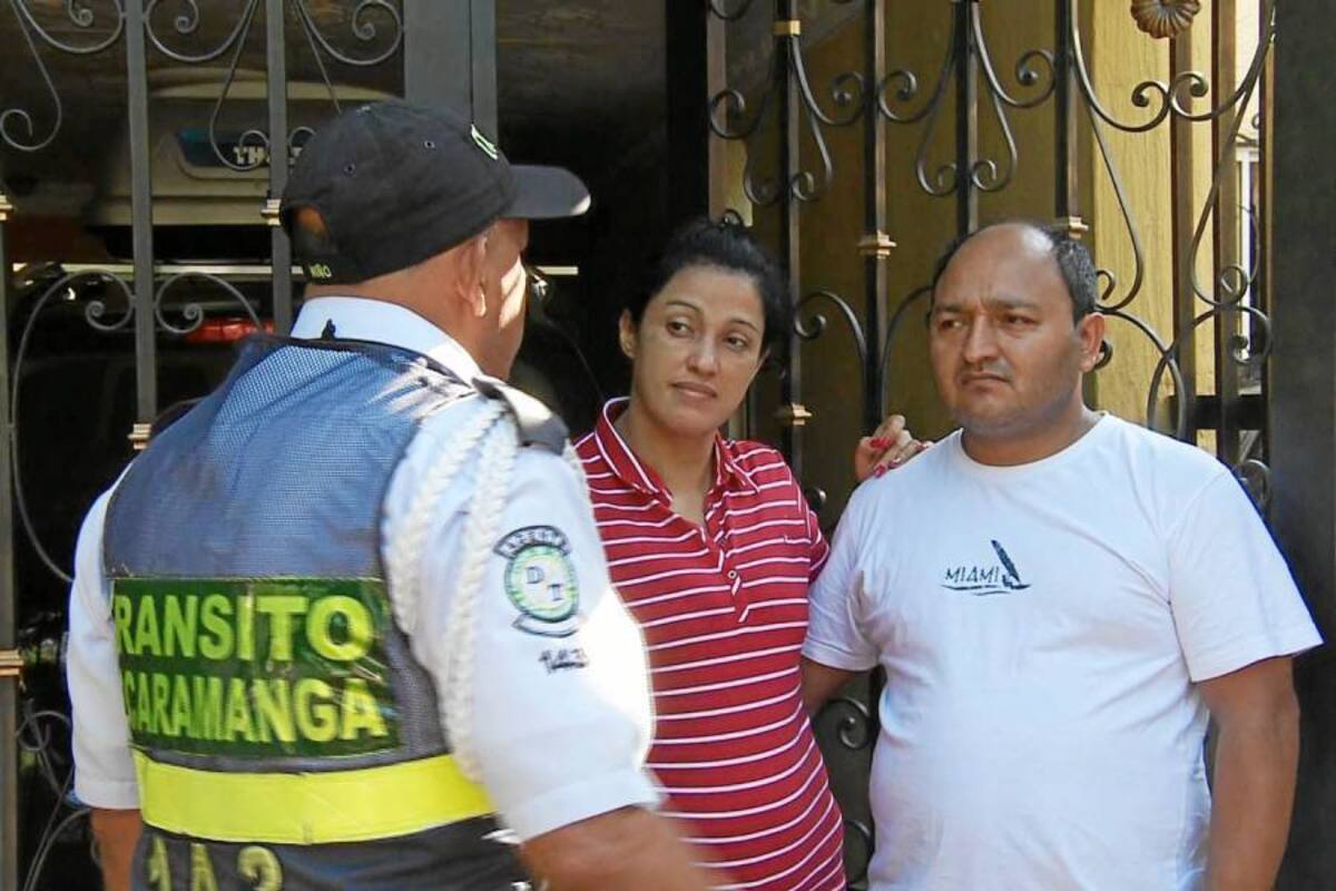Gracias a un agente de Tránsito, la pareja afectada por la escopolamina pudo recibir pronto auxilio. (Foto: Suministrada/VANGUARDIA LIBERAL)
