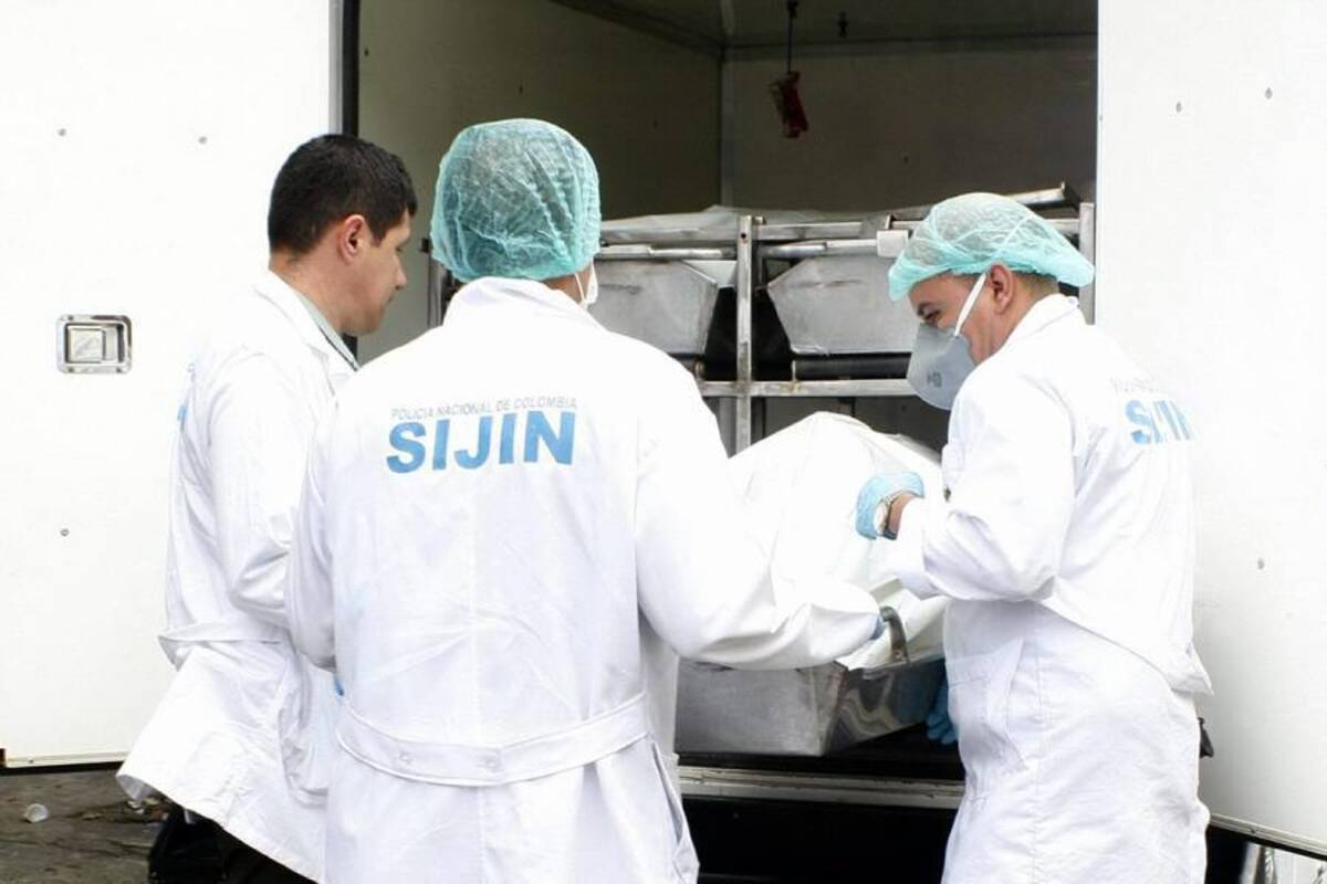 Los despojos mortales de Carlos Fernando Suárez Castellanos, de 29 años, fueron trasladados ayer al municipio de San Gil donde hoy se cumplirán las exequias. (Foto: Marco Valencia/VANGUARDIA LIBERAL )