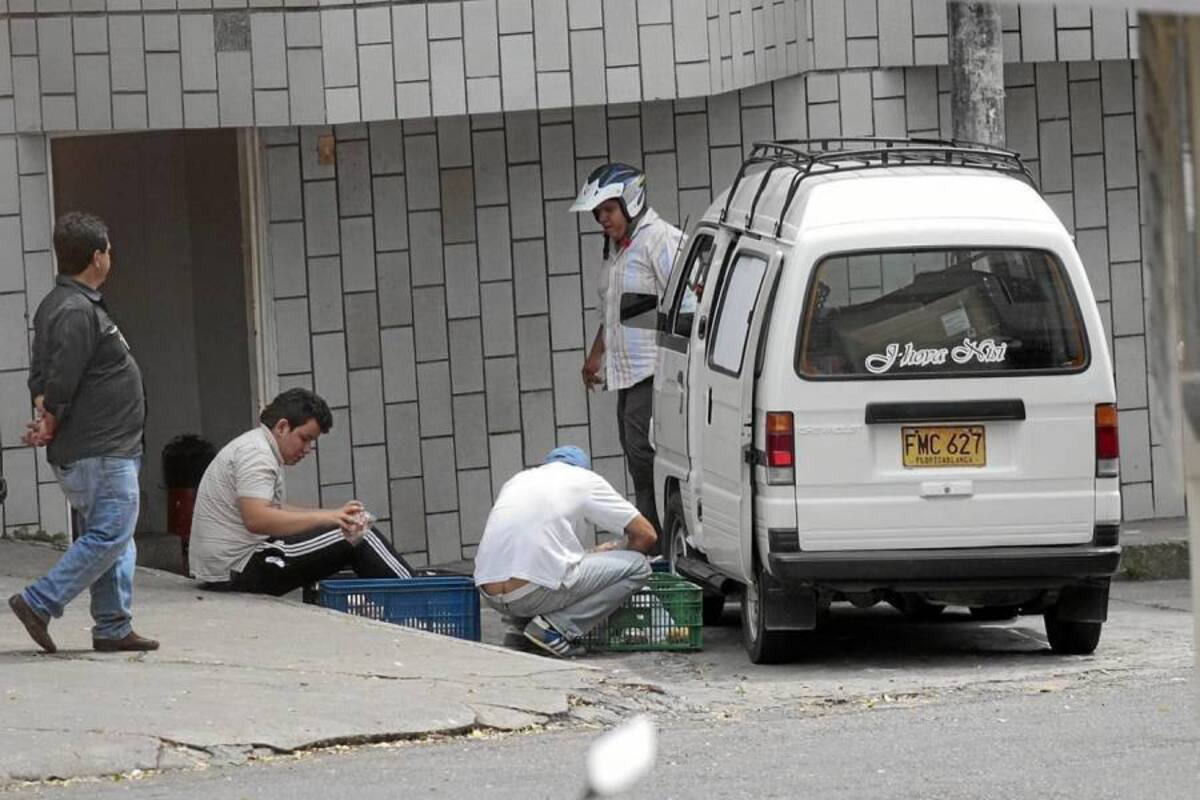 Esta toma fue captada durante la entrega de los refrigerios escolares en 2.012. En ella se evidencia que el contratista pasaba por alto todos los requerimientos establecidos por la Secretaría de Educación. (Foto: Archivo/VANGUARDIA LIBERAL)