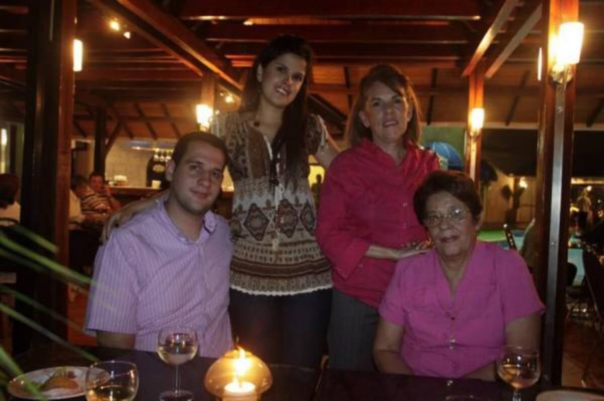 Juan Camilo Rey Amaya, Cecilia Amaya de Rey, Silvia Renata Rosales y Elsa Isabel Herrera.