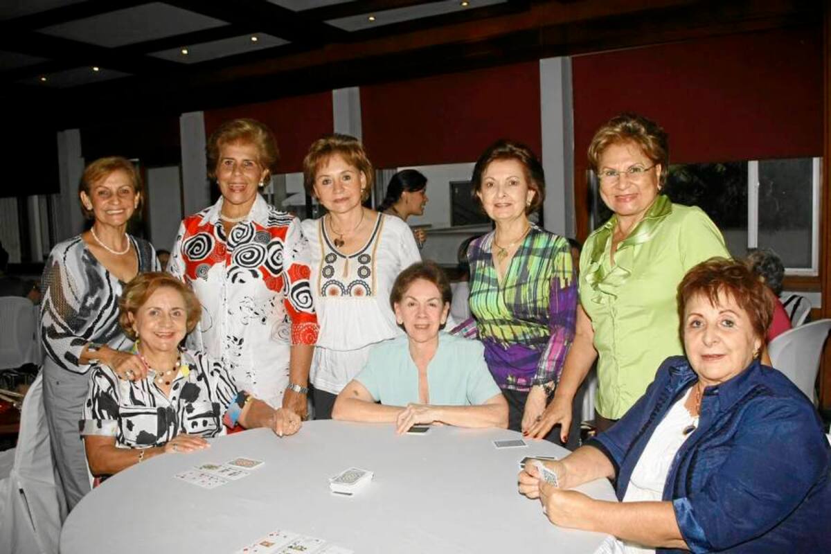 Libia de Mantilla, Mariela de Durán, Cecilia de Goyeneche, Beatriz de Pedroza, Gloria de Cadena, Cecilia de Albernia, Gloria de Galvis y Gladys de Camacho. (Foto: Cesar Flórez/VANGUARDIA LIBERAL)