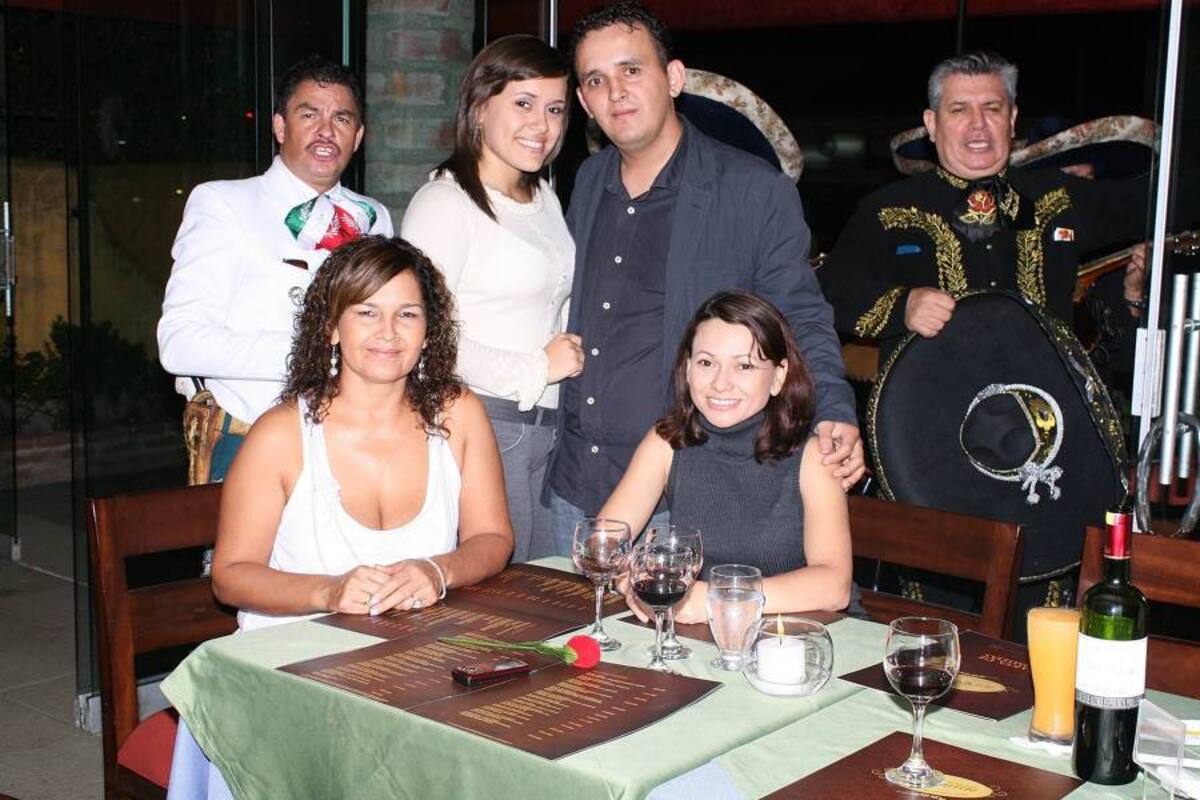 Yolanda Roa, Martha Lucia Alzate, Angélica Roa y Edwin Naranjo. (Foto: Mauricio Betancourt/VANGUARDIA LIBERAL)