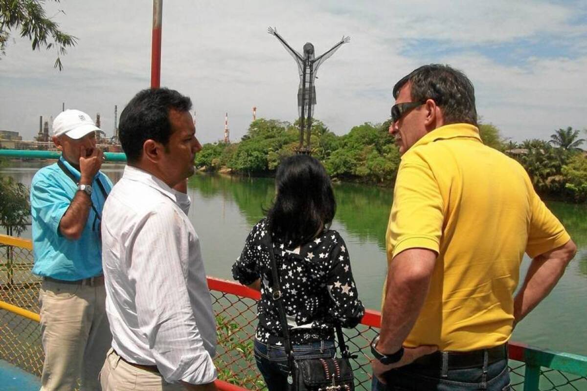 La delegación de la Gobernación de Santander visitó los lugares que serán intervenidos para la construcción de los megaproyectos en el Puerto Petrolero. (Foto: Suministrada/VANGUARDIA LIBERAL)
