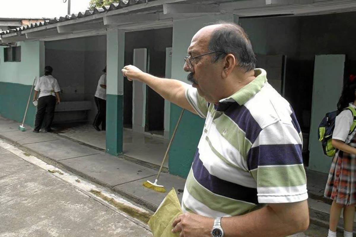 Este es el estado de las baterías sanitarias en la sede principal de la Institución Educativa 26 de Marzo. La comunidad educativa pide intervención urgente del Municipio. (Foto: Edgar Pernett/VANGUARDIA LIBERAL)