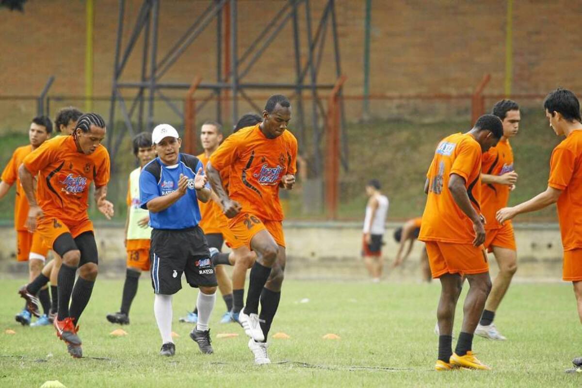 Para el inicio de la temporada 2012 del torneo de la Primera B el Alianza Petrolera conservará 80% de la nómina que en segundo semestre de 2011 logró clasificarse a cuartos de final. (Foto: Archivo/VANGUARDIA LIBERAL )