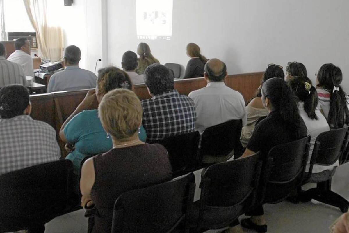 Familiares de víctimas de accidente en que murieron 13 docentes, inconformes con el proceso (Foto: Edgar Pernett/ VANGUARDIA LIBERAL)