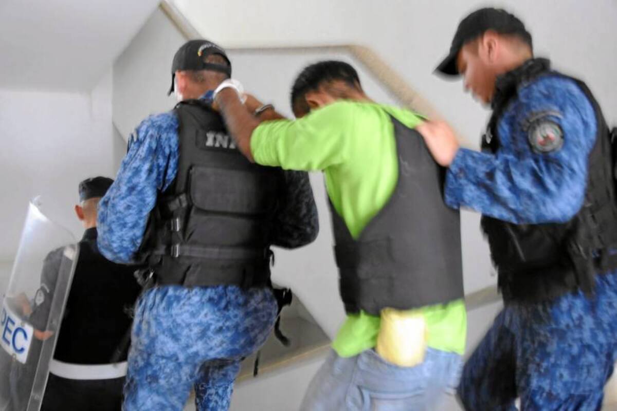 Más delgado y fuertemente custodiado fue visto ayer Luis Gregorio Ramírez Maestre, presunto asesino en serie, quien se encuentra recluido en la cárcel de Palogordo de Girón, Santander. (Foto: Emmanuel Pérez Ortegón/ VANGUARDIA LIBERAL)