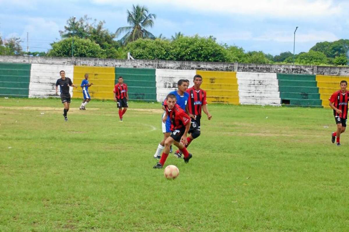 El Inderba y las directivas del Alianza Petrolera gestionan el aval para que el estadio “Rafael Jiménez Carrizosa” de Sabana de Torres sirva como sede a los partidos de local del equipo. (Foto: Archivo/VANGUARDIA LIBERAL )