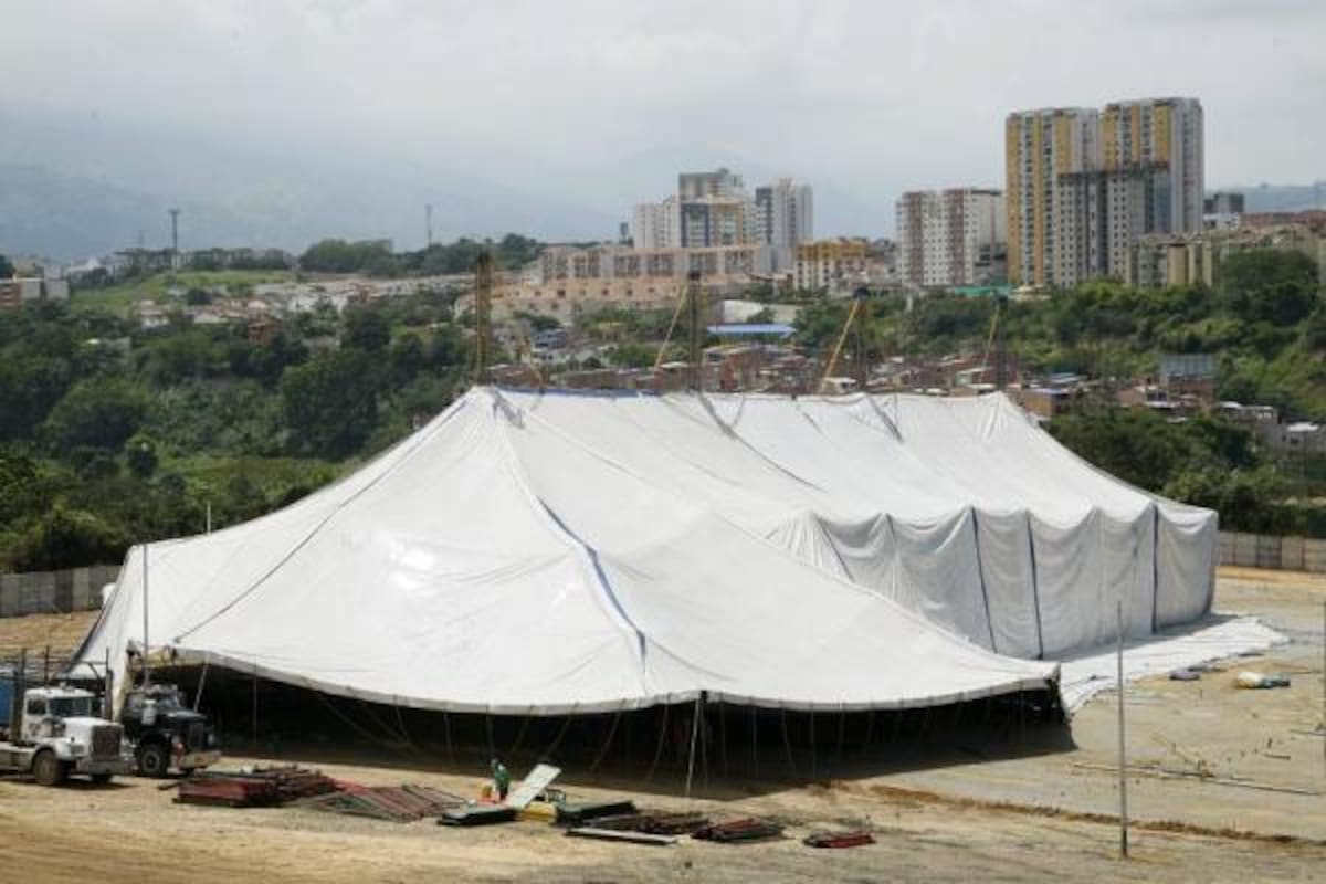 Esta es la 'Carpa Cabaret', situada en la Ciudadela Real de Minas. Ella albergará a los artistas del Rumbódromo de la Feria Bonita 2010. (Foto: Foto: César Flórez León / VANGUARDIA LIBERAL)