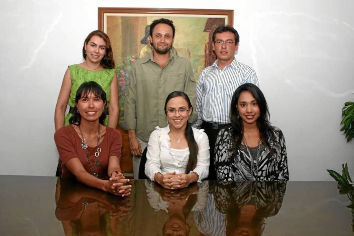 Estos son 6 de los 14 santandereanos becados por Fulbright: Lina María Camargo (Ms. Environmental Science - State University of New York), Luis José Galvis (Master in Motion Pictures – University of Miami), Néstor Santos (MBA University of Missouri), Jenny Angulo (Master in Fine Arts in Dance – University of Illinois), Érika Serrano (Ph.D Molecular Plant Science – Washington State University, Pullman) y Kattia Palacio (Ph.D en biología vegetal – Universidad de Vermont). (Foto: Mauricio Betancourt/VANGUARDIA LIBERAL)