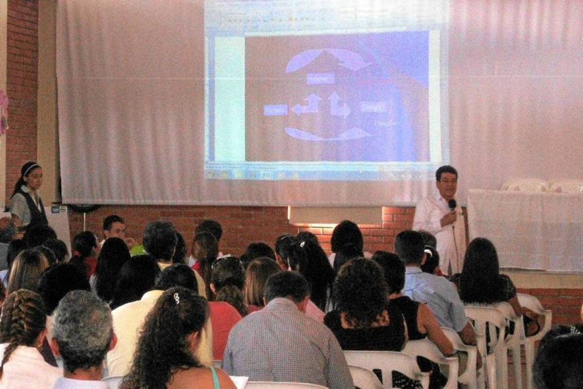 En el Foro Educativo para las 19 instituciones educativas de la capital provincial intervinieron el alcalde del Socorro, Humberto Corzo; el coordinador de la Sede UIS Socorro, Julio Alfonso Martínez, y el licenciado Jaime Lamo Obregón, director del Núcleo de Pinchote y Mogotes. (Foto: Nancy Gómez Cala/VANGUARDIA LIBERAL)
