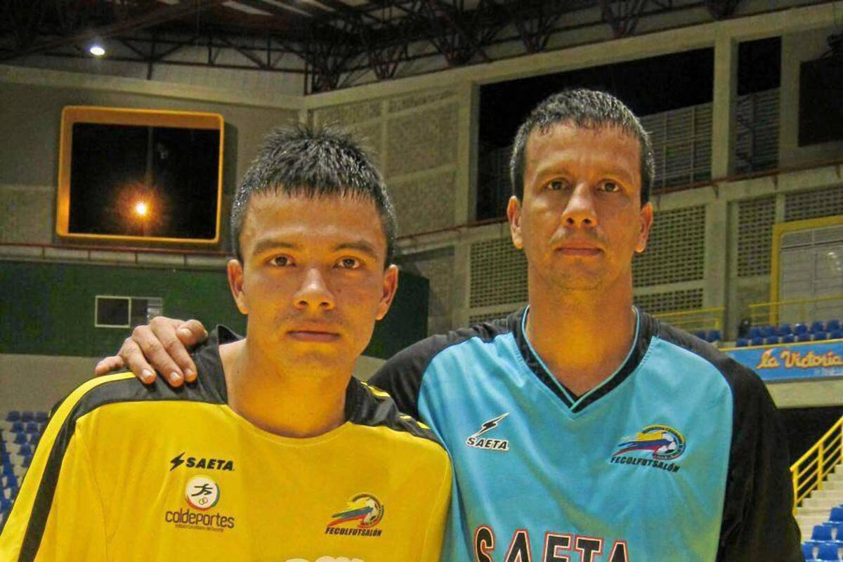 Sin duda alguna la presencia de los hermanos Gualdrón, Jesús (izquierda) y Édgar (derecha), le dan solidez al Bucaramanga FSC, tanto en ataque como en defensa, el primero es un eximio goleador, y el segundo, un señor portero. Ellos son parte de la cuota de experiencia del quinteto bumangués en la Copa Postobón Profesional de Microfútbol. (Foto: Archivo / VANGUARDIA LIBERAL)