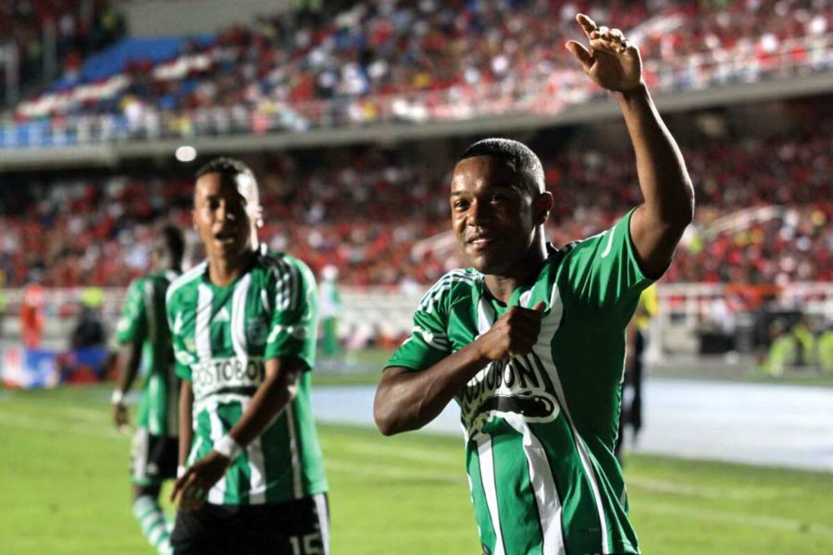 Atlético Nacional celebró a rabiar el triunfo 4 – 2 sobre América de Cali que les permitió llegar a lo más alto de la tabla. (Foto: Colprensa / VANGUARDIA LIBERAL)