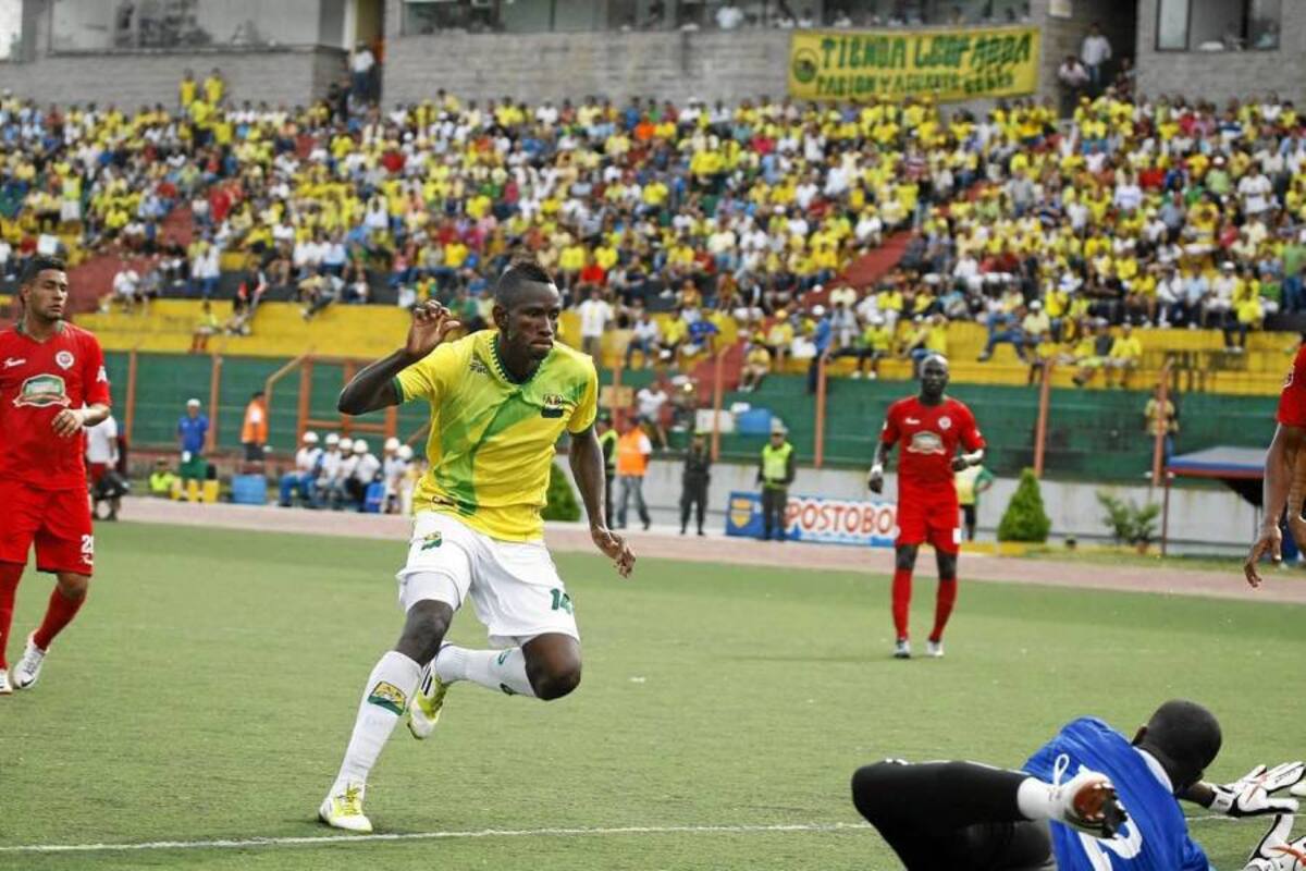 José Largacha anotó el primer gol del Atlético Bucaramanga en el Torneo Postobón I de 2013, y de paso abrió el camino del triunfo para el cuadro ‘Leopardo’ en Santa Marta ante el Unión Magdalena. (Foto: Archivo/VANGUARDIA LIBERAL)