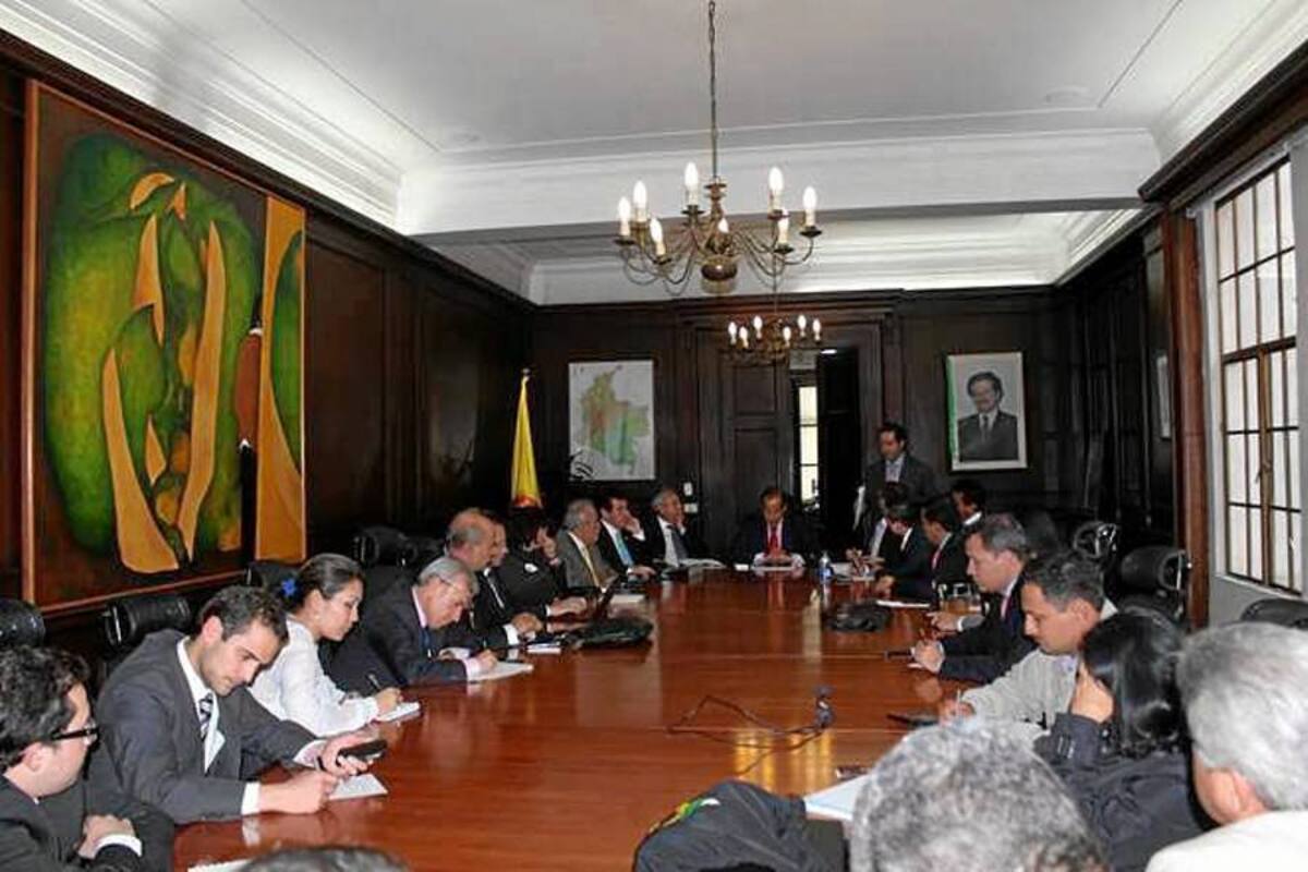 Tres horas duraron las negociaciones del Ministro de Agricultura, Juan Camilo Restrepo Salazar, y los cacaoteros de Santander, acompañados por el Gobernador Richard Aguilar Villa, y la comisión interparlamentaria. (Foto: Suministrada/VANGUARDIA LIBERAL)