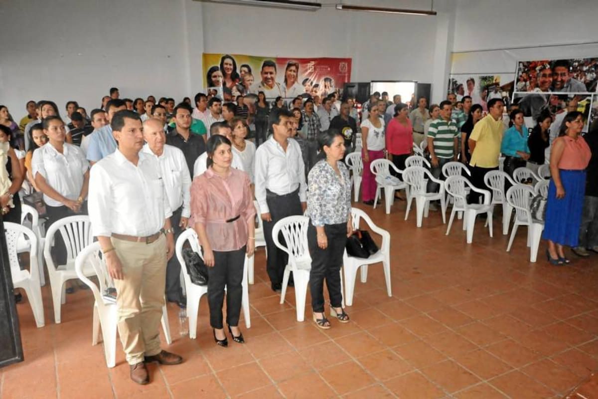 El acto protocolario de la entrega de cédulas a los nuevos ‘Ciudadanos Digitales’ se cumplió en el biblioteca virtual Monseñor Isaías Duarte Cancino, precisamente allí funciona el Punto Vive Digital. (Foto: Suministrada/VANGUARDIA LIBERAL)