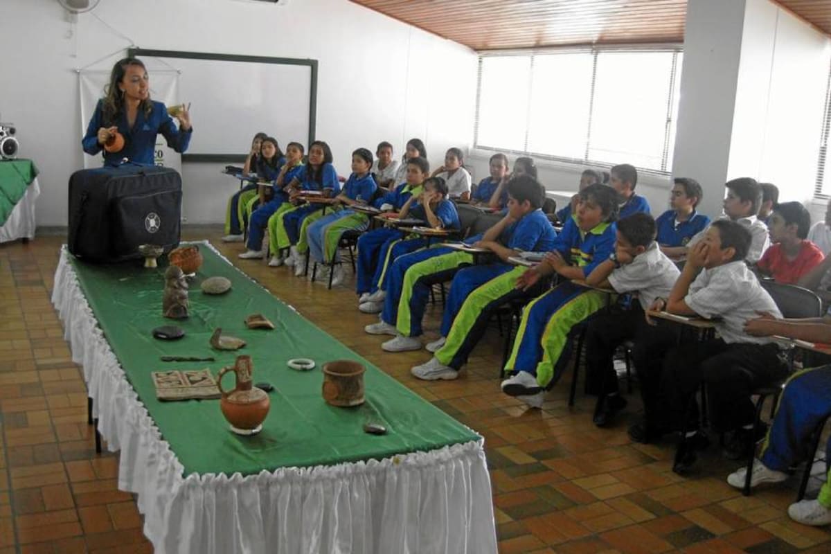 Maleta Didáctica del Cauca llega hasta la biblioteca Comfenalco