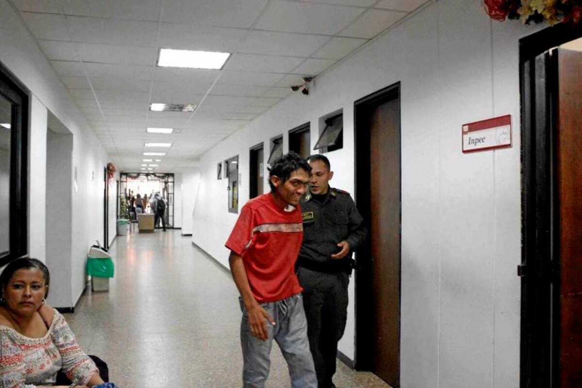 El presunto homicida fue presentado ayer en audiencia pública. Pese a que no aceptó lo cargos, fue enviado a la Cárcel Modelo bajo medida de aseguramiento. (Foto: Nelson Díaz / VANGUARDIA LIBERAL)
