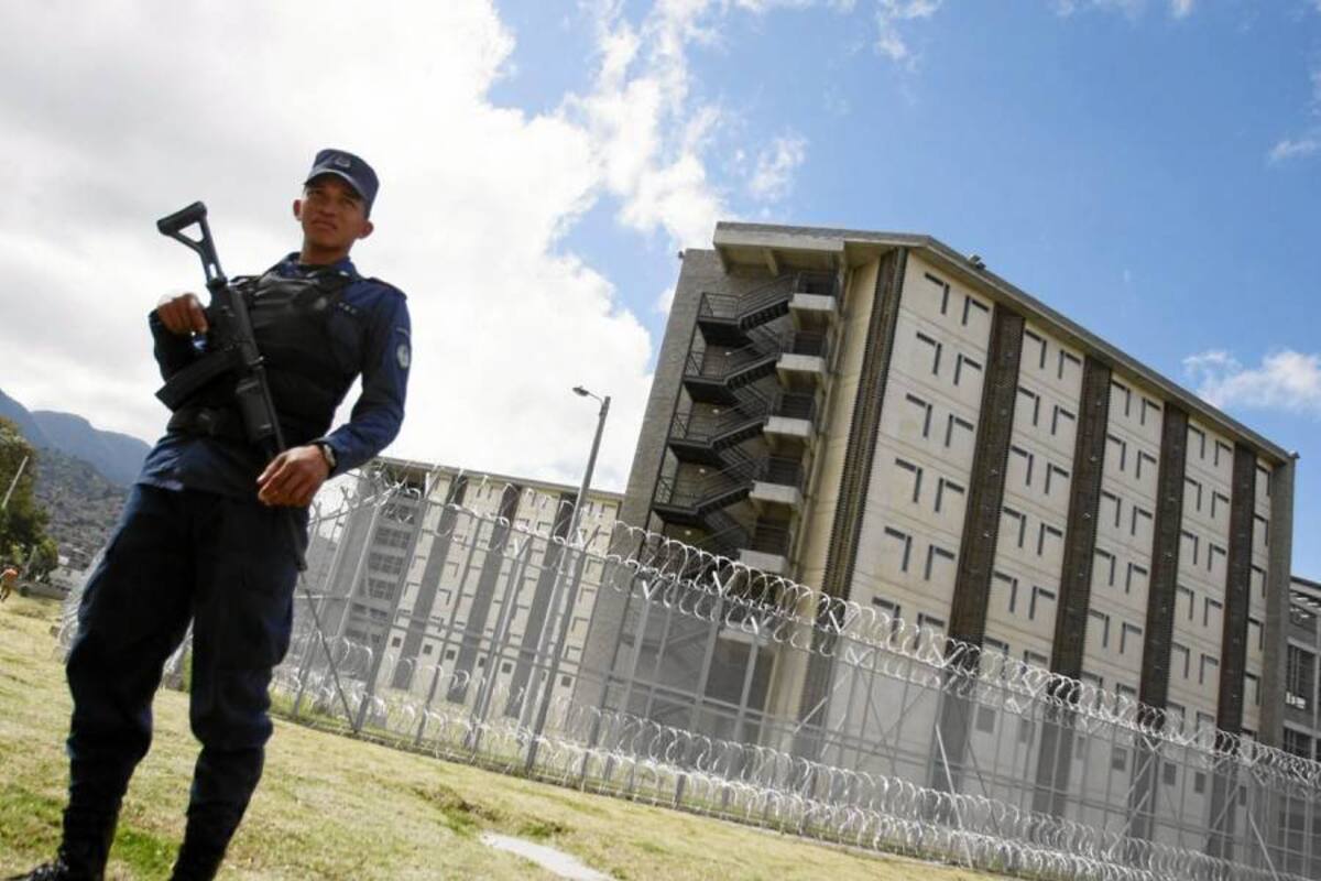 El operativo sorpresa dejó la incautación de celulares, módems y tarjetas sim card. (Foto: Archivo/VANGUARDIA LIBERAL )