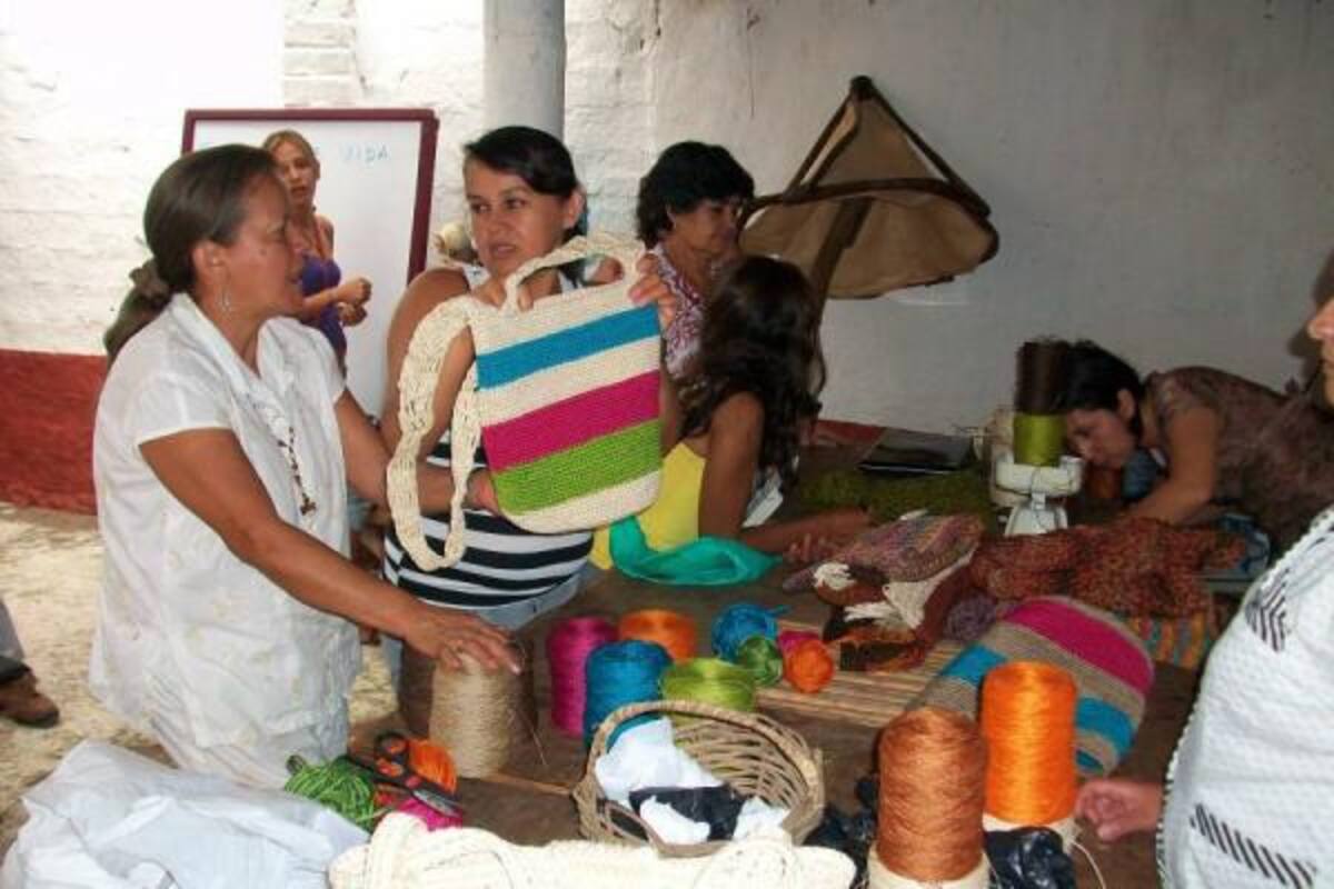 El Sena en convenio con el Municipio convoca a toda la comunidad vulnerable de los niveles 1 y 2 del Sisben a capacitarse en confecciones, informática y otros temas para el mejoramiento de la calidad de vida.