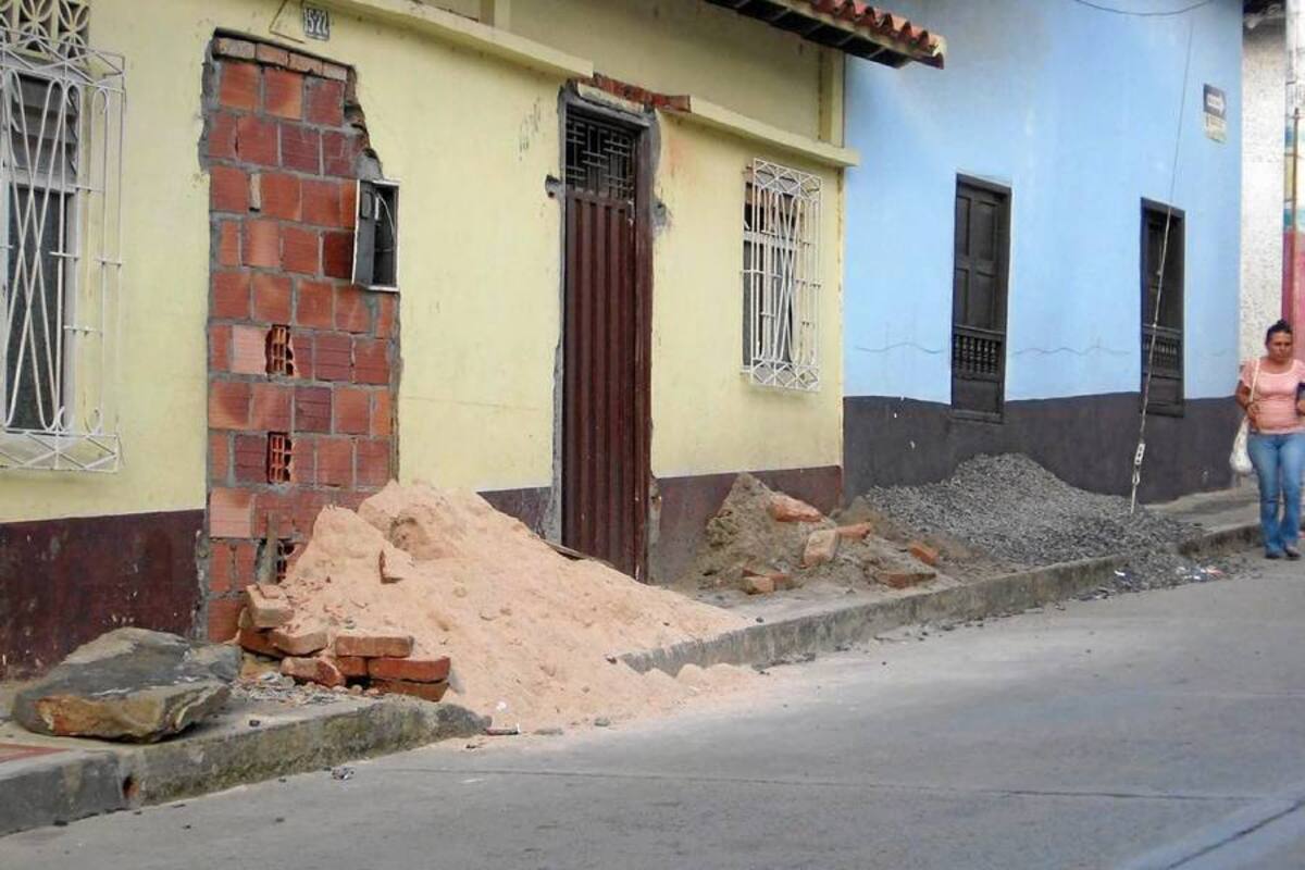 En reunión del Comité Local para la Prevención y Atención de Desastres se planteó la necesidad de que el secretario de Gobierno, Néstor Niño prepare los formularios del comparendo ambiental para impartirlos a los miembros de la Policía, con el fin de controlar el manejo de los materiales y escombros de las obras. (Foto: Archivo/VANGUARDIA LIBERAL)
