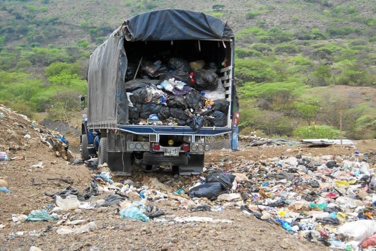 Los habitantes de la vereda El Cucharo esperan que se solucione el problema de contaminación que se ha generado con la disposición de residuos sólidos en el relleno sanitario. (Foto: Archivo /VANGUARDIA LIBERAL)