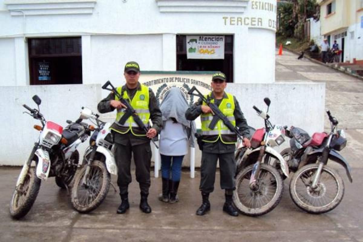 Una mujer de 26 años de edad, que se movilizaba en una motocicleta fue capturada cuando intentaba secuestrar un mejor.(Foto: Suministrada / VANGUARDIA LIBERAL)