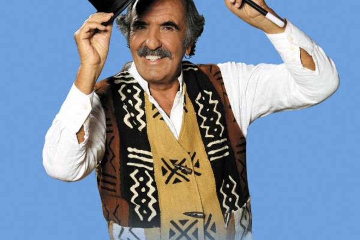 El italiano director y actor de cine, Salvo Basile, que llegó a Colombia a finales de los setenta, recibirá las llaves de Bucaramanga por parte del alcalde Fernando Vargas.