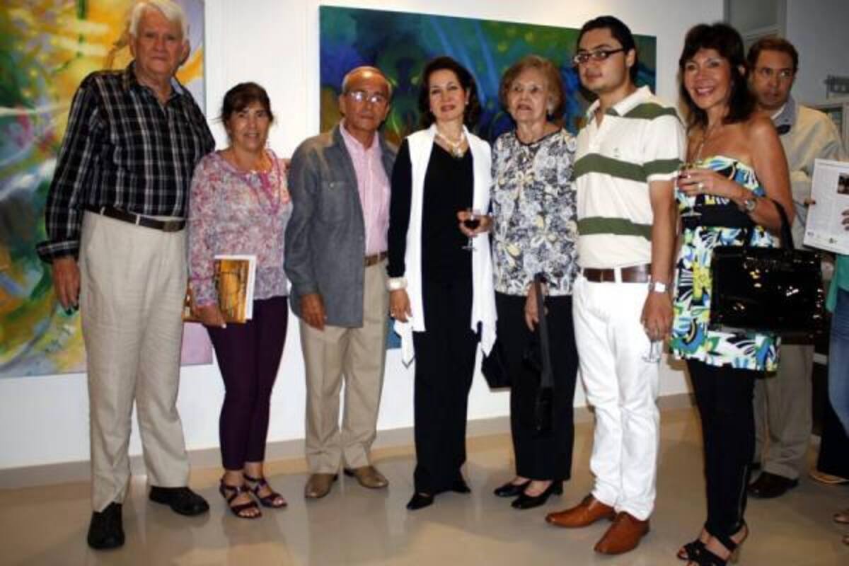Emilio Rodríguez, Kamela Núñez, Pintor Zambrano Molina, Gisela Ramos, Lucila de Ledesma, Juan Gregorio Ramírez y Martha de Ramírez.(Foto: Mauricio Betancourt/ VANGUARDIA LIBERAL)