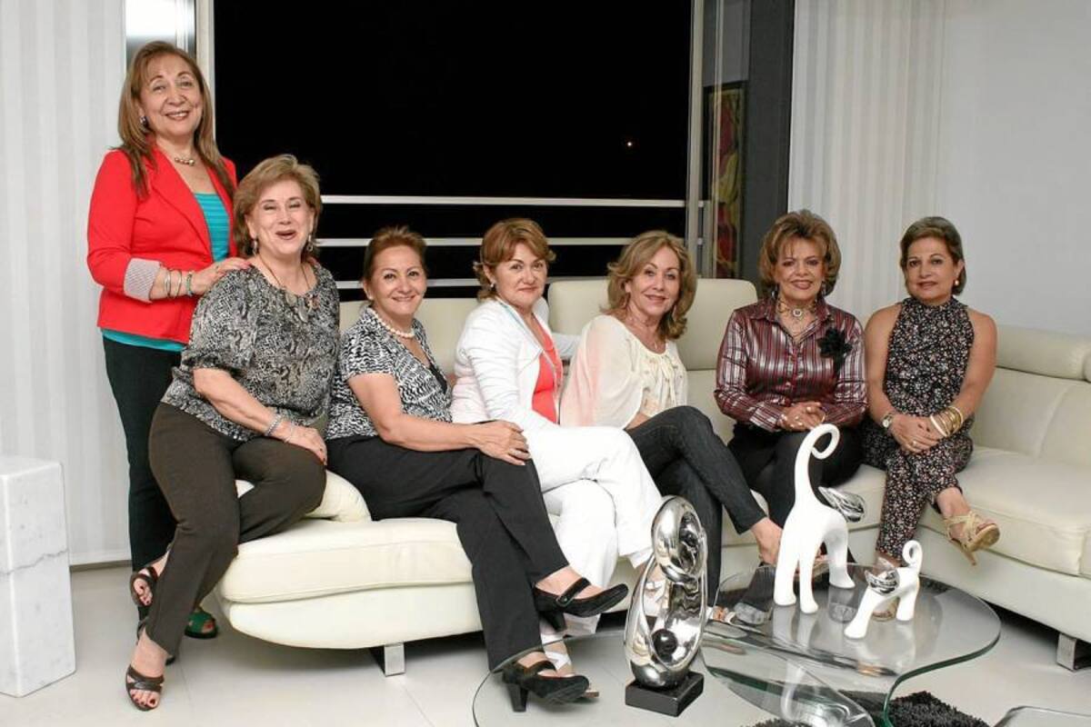 Lucy Cifuentes, Lilia Amanda Patiño de Cruz, Cecilia de López, Luz Dari Gualdrón, Gloria Cruz de Pinto, Amira Celis Gómez y Gladys Acevedo. (Foto: Mauricio Betancourt / VANGUARDIA LIBERAL)