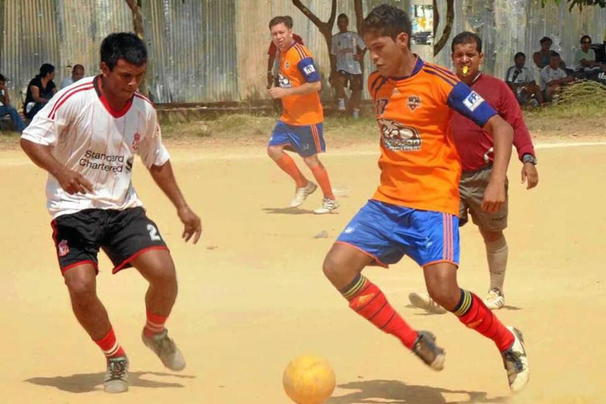 Una tarde goles fue la que los asistentes al Torneo de Minifútbol del barrio Los Pinos gozaron el pasado domingo. Litodiseños venció 3 – 1 al Combo de Nando. (Foto: Ricardo Pérez/VANGUARDIA LIBERAL)