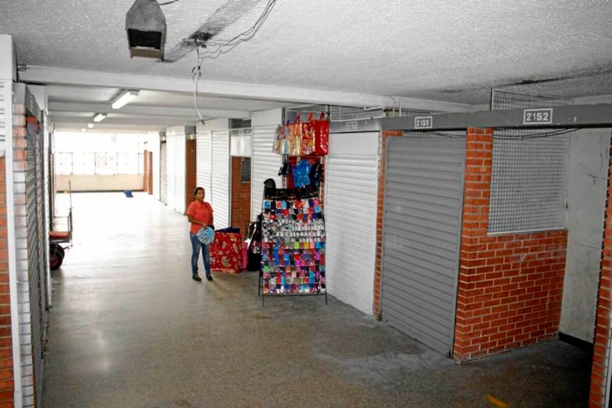 Según informó el administrador del Centro Comercial Feghali, Rigoberto Olarte, solo falta instalar tres puertas y culminar las labores de pintura en once locales. (Foto: Nelson Díaz/VANGUARDIA LIBERAL)