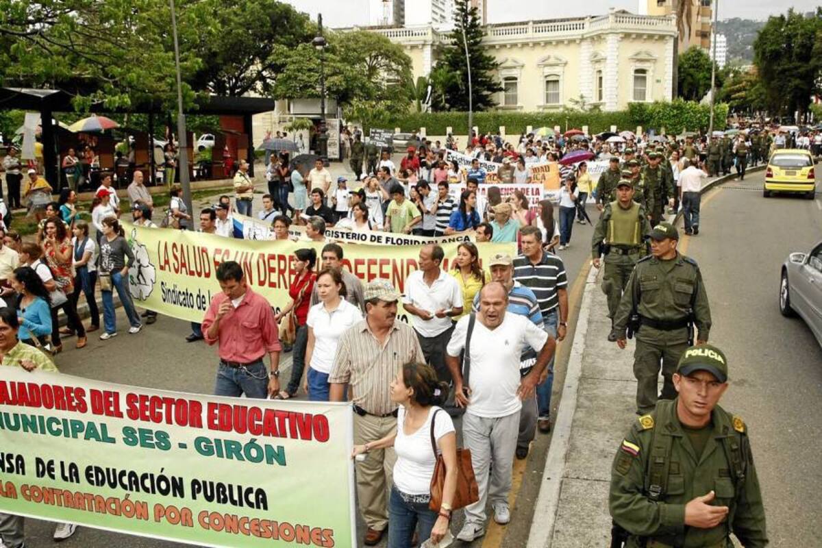 Docentes exigieron al Gobierno el cumplimiento de los acuerdos (Foto: César Flórez / VANGUARDIA LIBERAL)